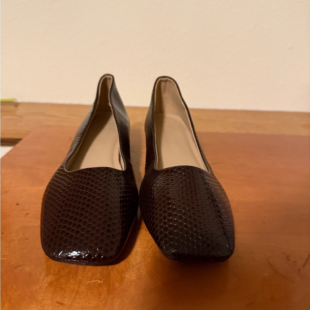 Elegant Brown Textured Women's Low Heels Square toe